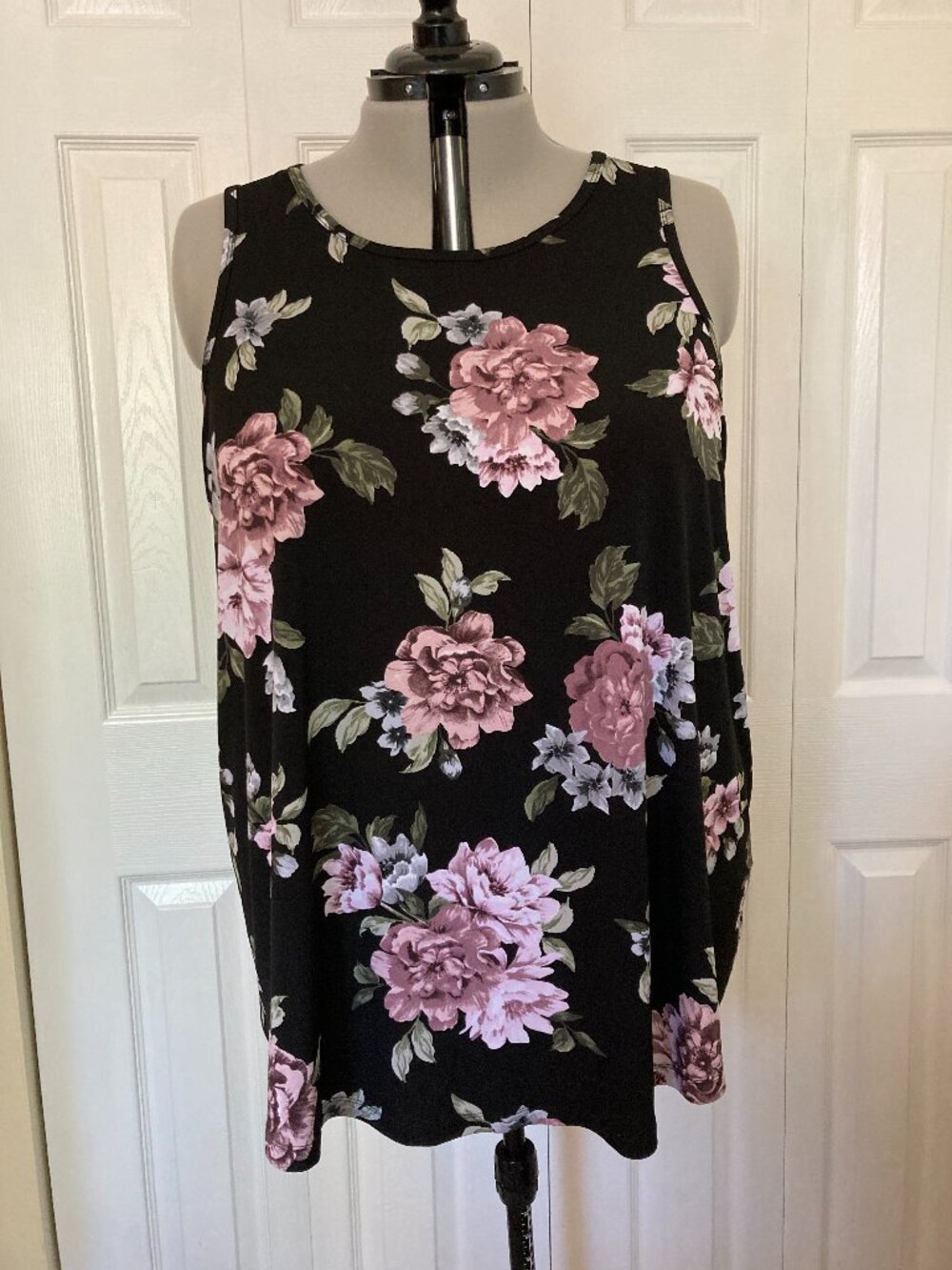 Torrid 4 Floral Sleeveless Blouse